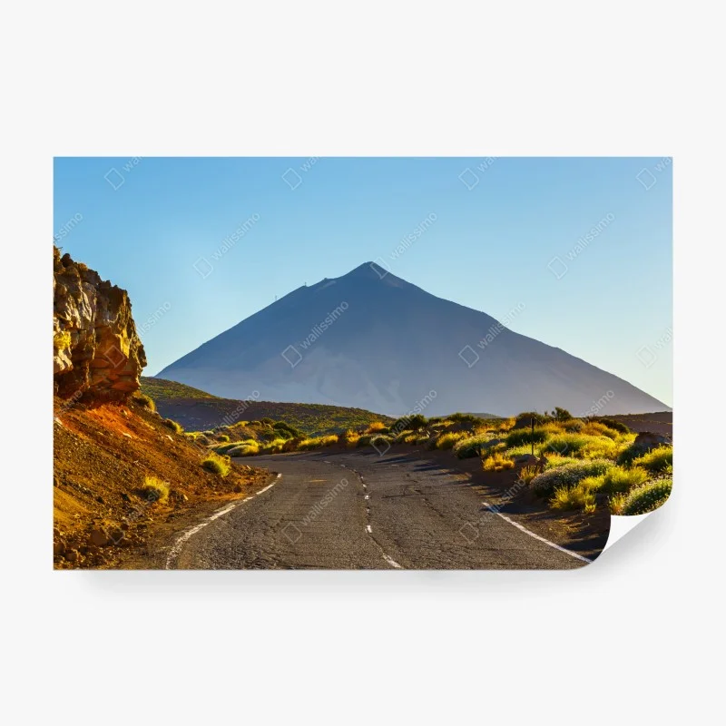 Carta da parati strada verso un vulcano maestoso