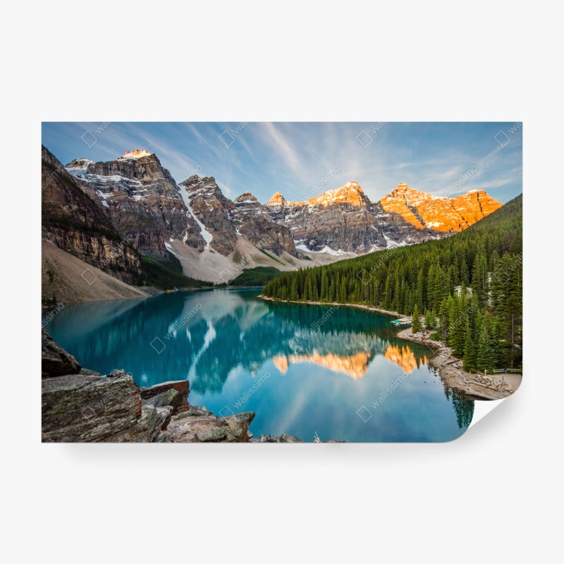 Carta da parati alba sulle montagne: lago turchese e riflessi