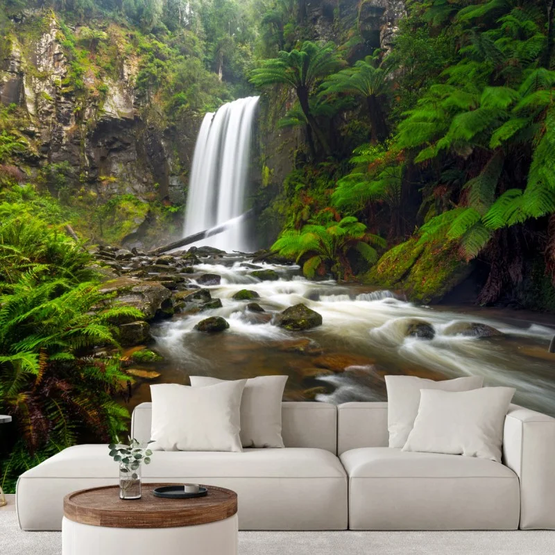 Carta da parati cascata nascosta nella foresta verde