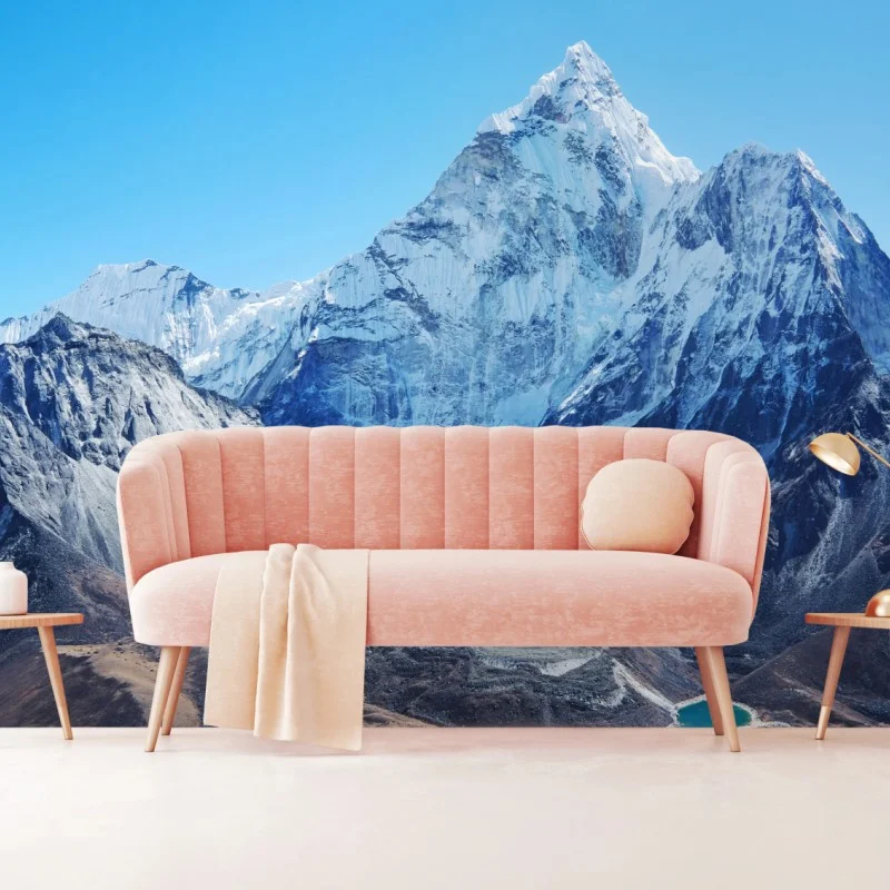 Carta da parati maestosa cima innevata e lago alpino