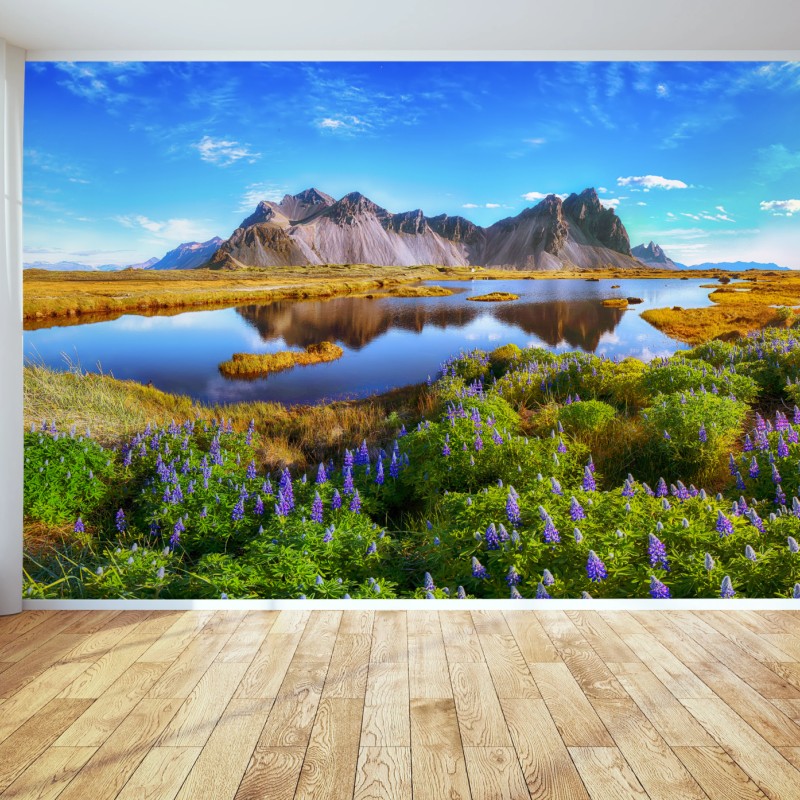 Carta da parati panorama di Vestrahorn a Stokksnes con lupine