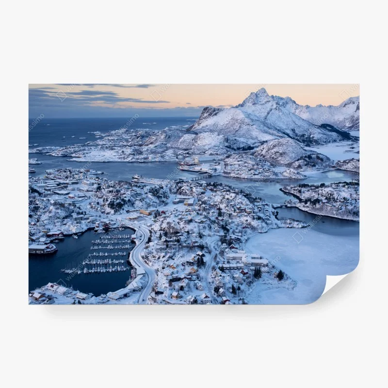 Carta da parati panorama invernale di Svolvær: porto e montagne innevate