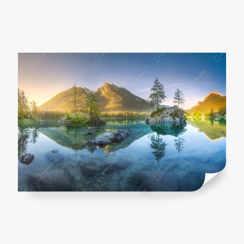 Carta da parati riflessi all'alba sul lago alpino