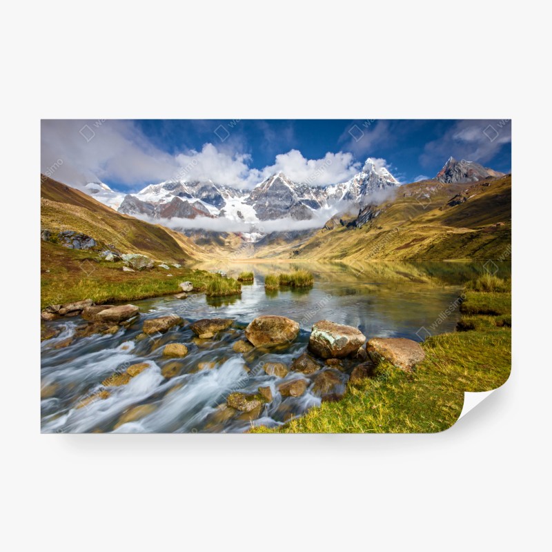 Carta da parati paesaggio montano con lago e cime innevate