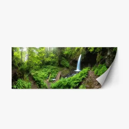 Adesivo riposizionabile oasi verde con cascata e passerella • Wallissimo®