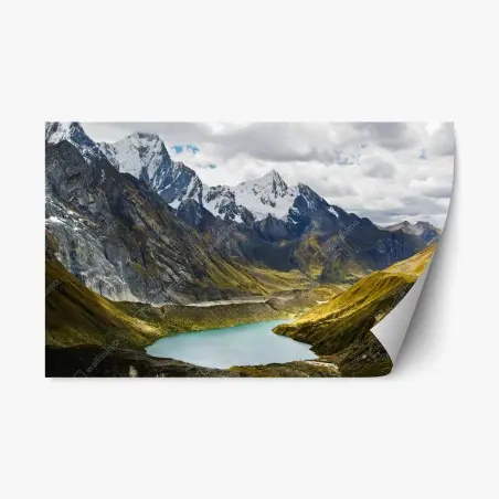 Adesivo riposizionabile maestoso panorama montano sul lago turchese • Wallissimo®