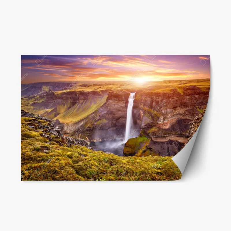 Adesivo riposizionabile tramonto su Haifoss, cascata maestosa dell'Islanda