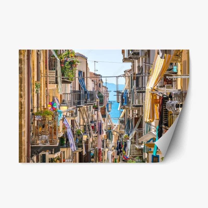 Adesivo riposizionabile scorcio di vicolo sul mare con balconi fioriti