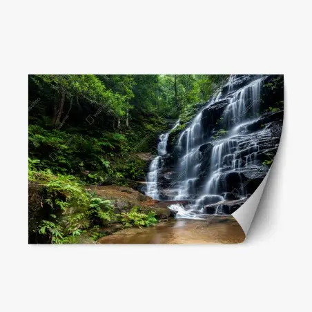Adesivo riposizionabile cascata nella foresta lussureggiante • Wallissimo®