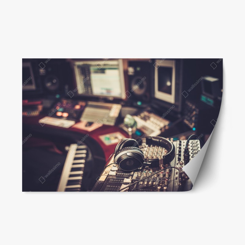 Adesivo riposizionabile notturno da studio: dettaglio di una console di registrazione
