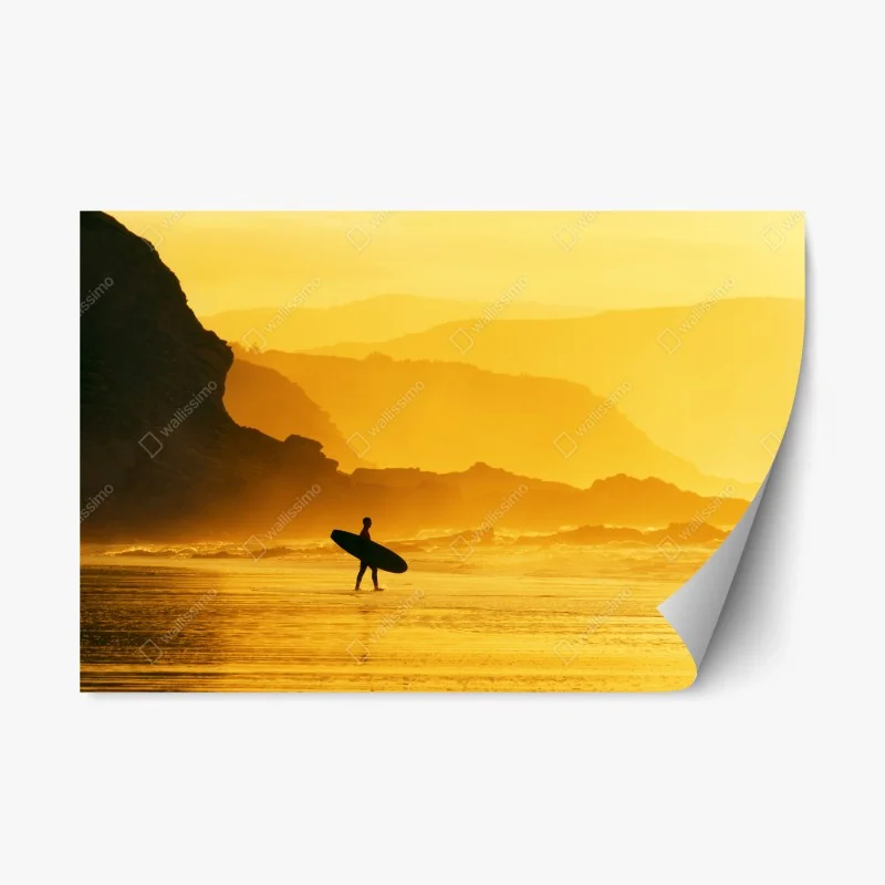 Adesivo riposizionabile silhouette dorata: surfista al tramonto