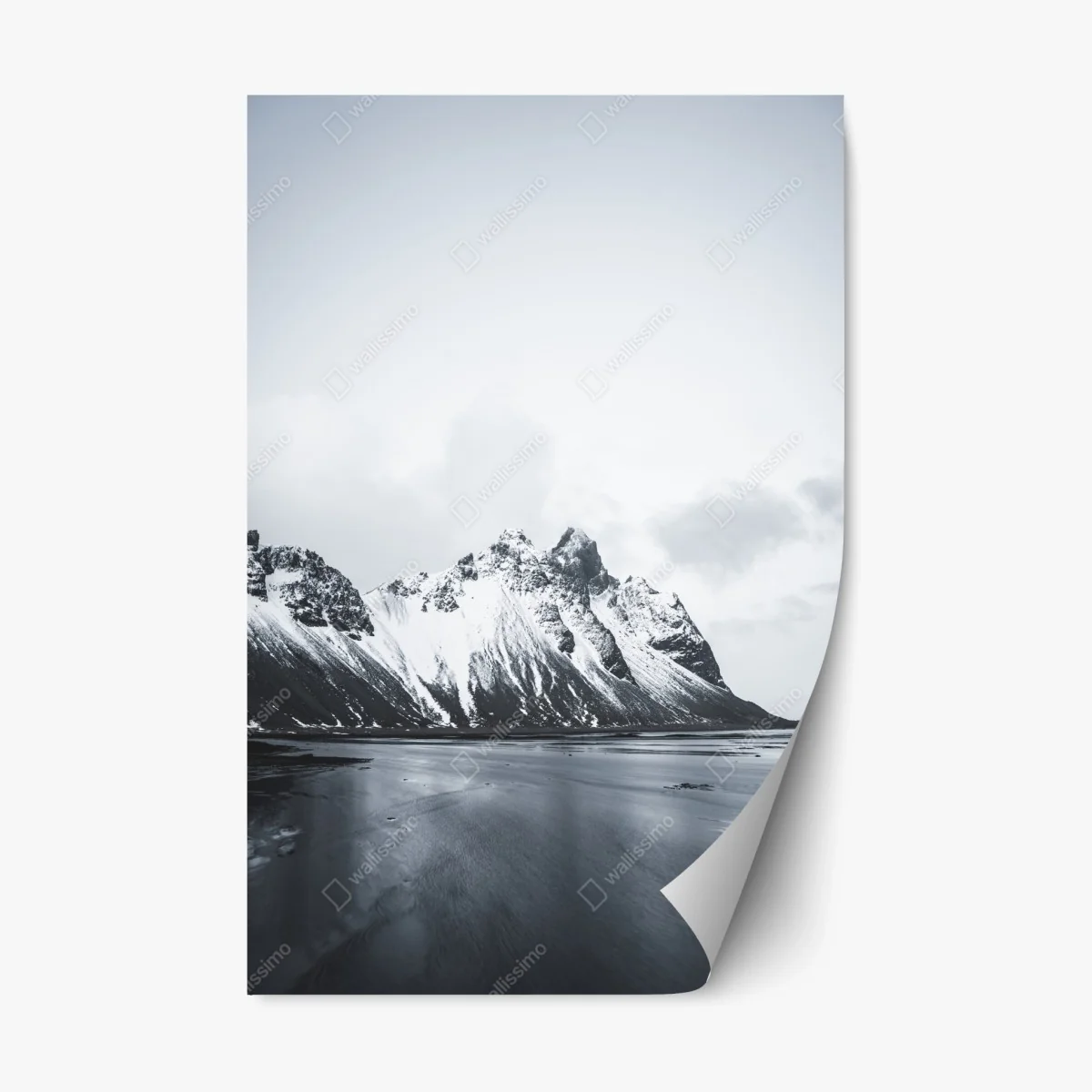 Adesivo riposizionabile paesaggio montano innevato in bianco e nero • Wallissimo® Adesivo riposizionabile paesaggio montano innevato in bianco e nero • Wallissimo®
