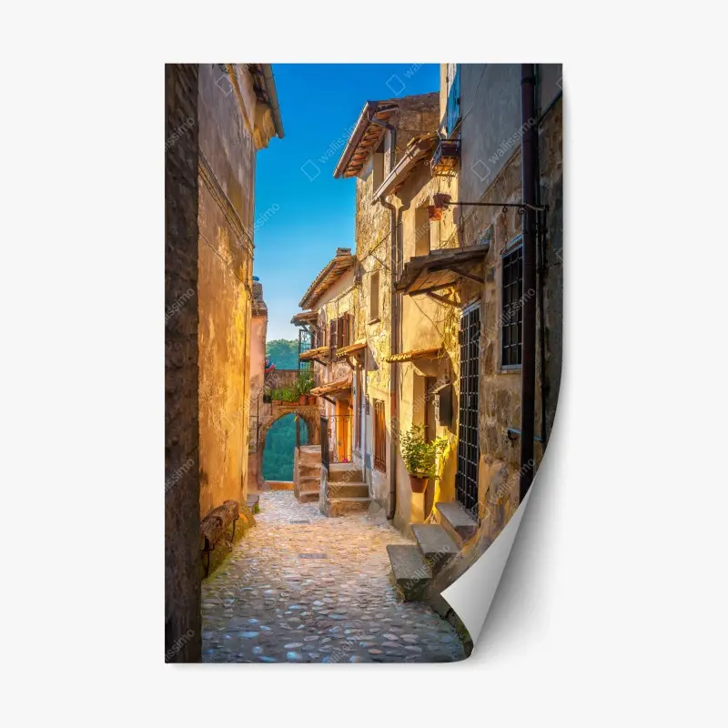 Adesivo riposizionabile vicoletto medievale in Toscana al tramonto