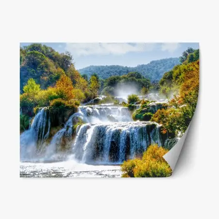 Adesivo riposizionabile cascata dorata nella foresta autunnale • Wallissimo®