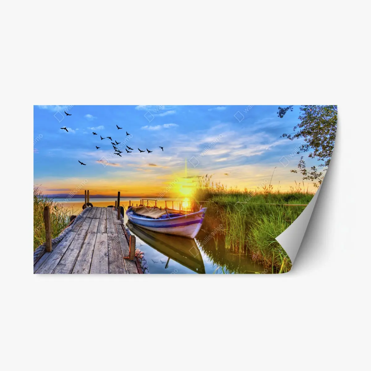 Adesivo riposizionabile tramonto sul lago con barca e molo • Wallissimo®