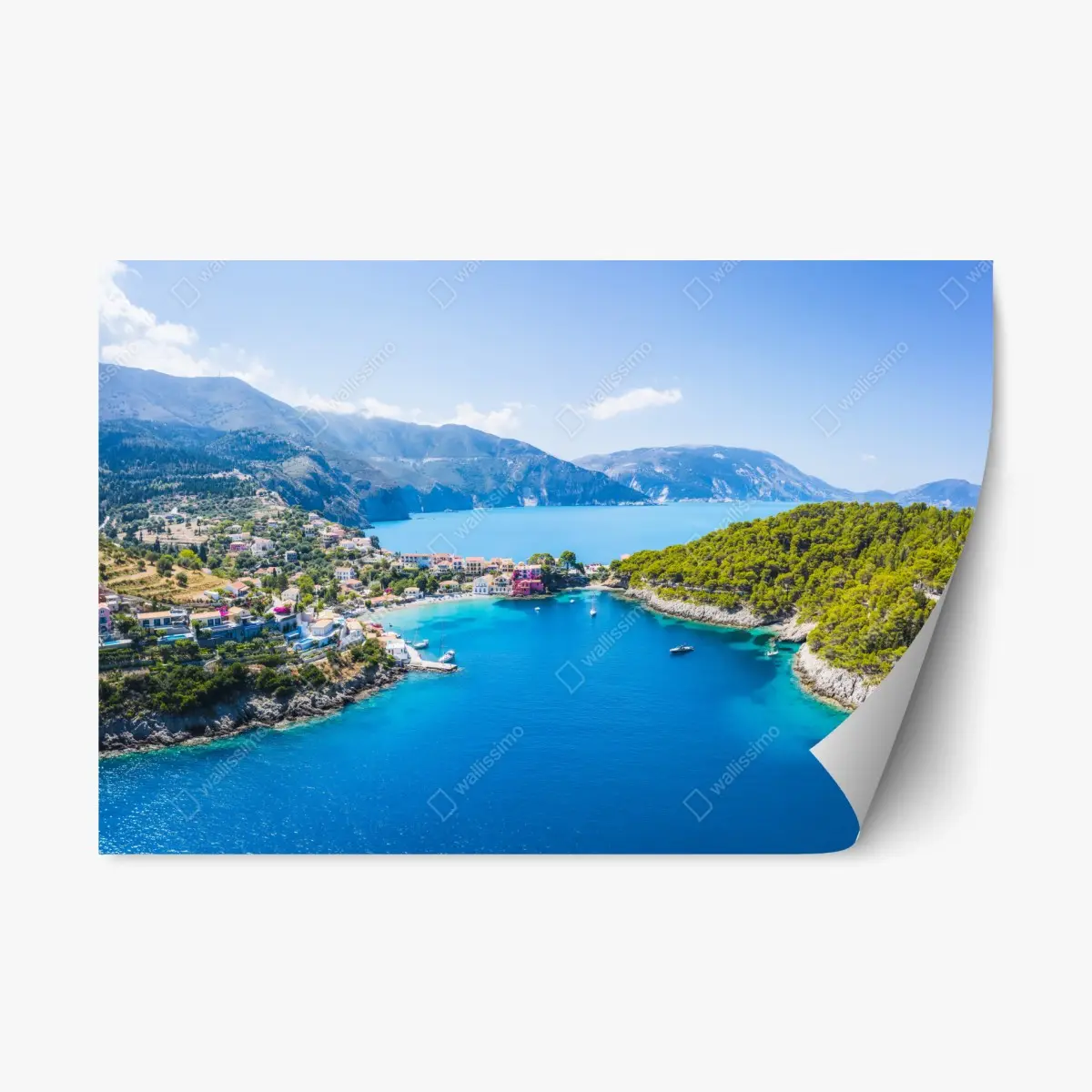 Adesivo riposizionabile baia turchese con villaggio costiero • Wallissimo®