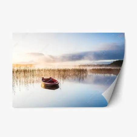 Adesivo riposizionabile barca rossa sul lago all'alba • Wallissimo®