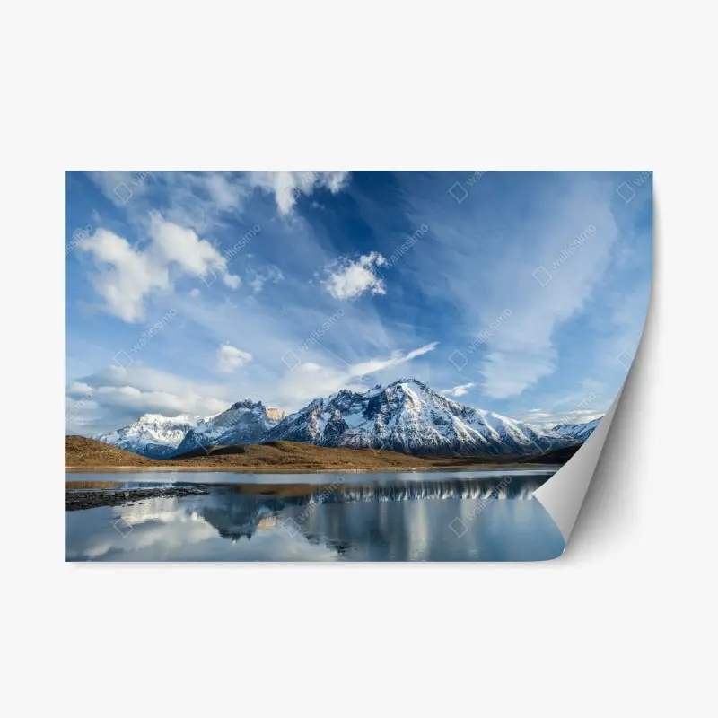 Adesivo riposizionabile panorama montano innevato con lago riflettente