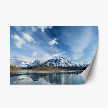 Adesivo riposizionabile panorama montano innevato con lago riflettente • Wallissimo®