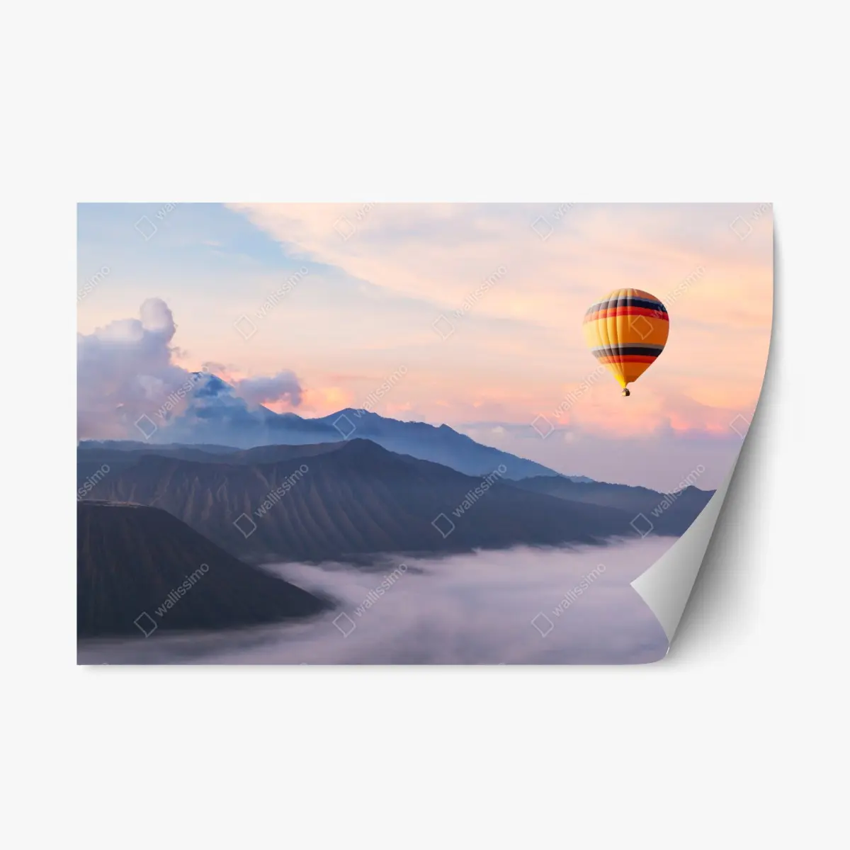 Adesivo riposizionabile mongolfiera sopra le montagne all'alba • Wallissimo®
