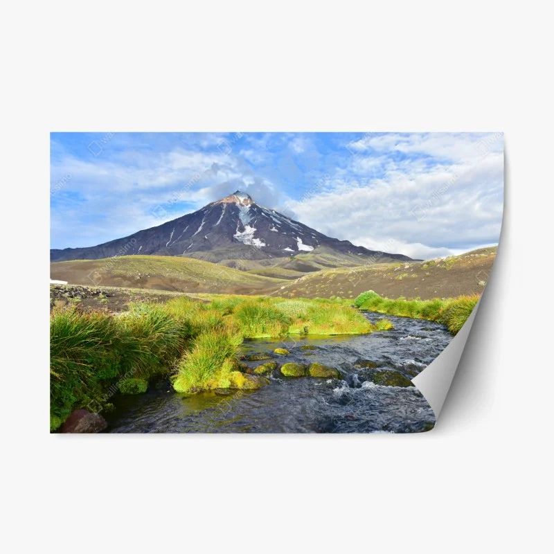 Adesivo riposizionabile panorama del vulcano Koryaksky con torrente cristallino
