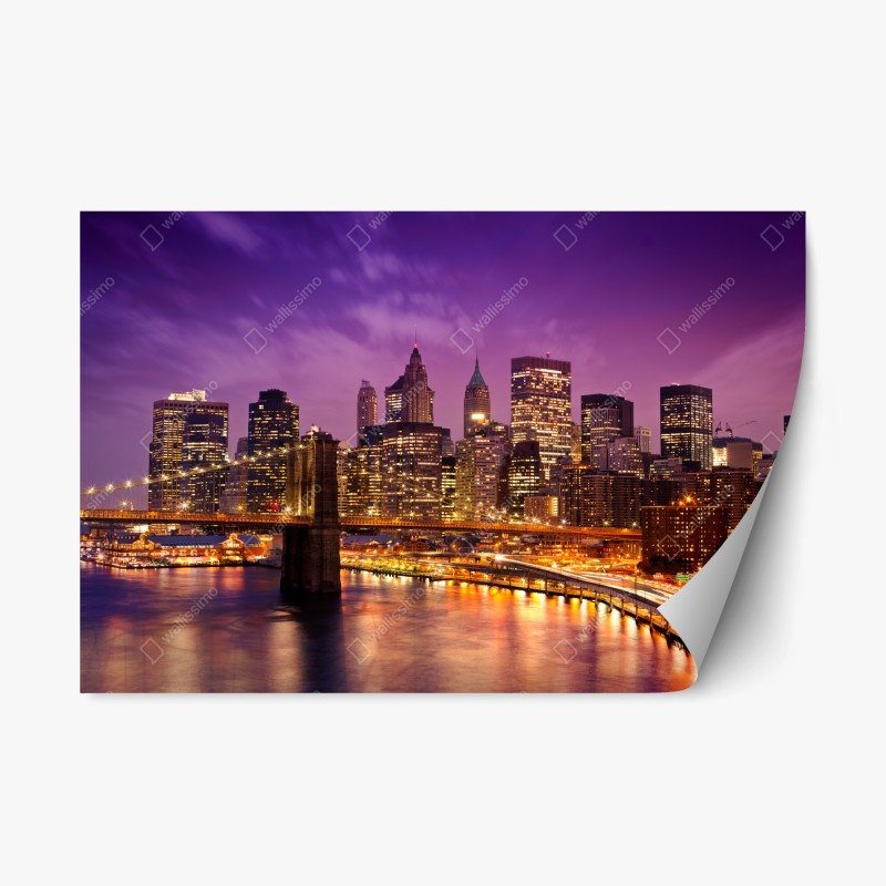 Adesivo riposizionabile tramonto viola su New York: skyline e ponte illuminato