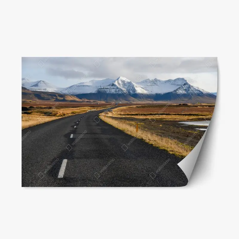 Adesivo riposizionabile strada deserta verso le montagne innevate dell'Islanda