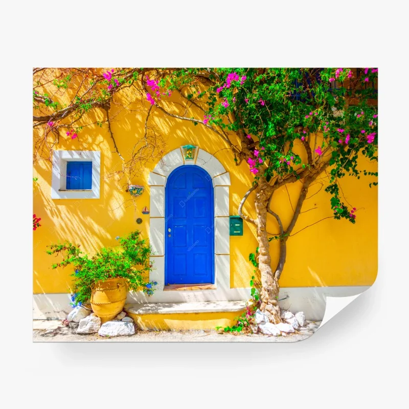 Carta da parati porta ad arco blu su muro giallo di Assos, Kefalonia