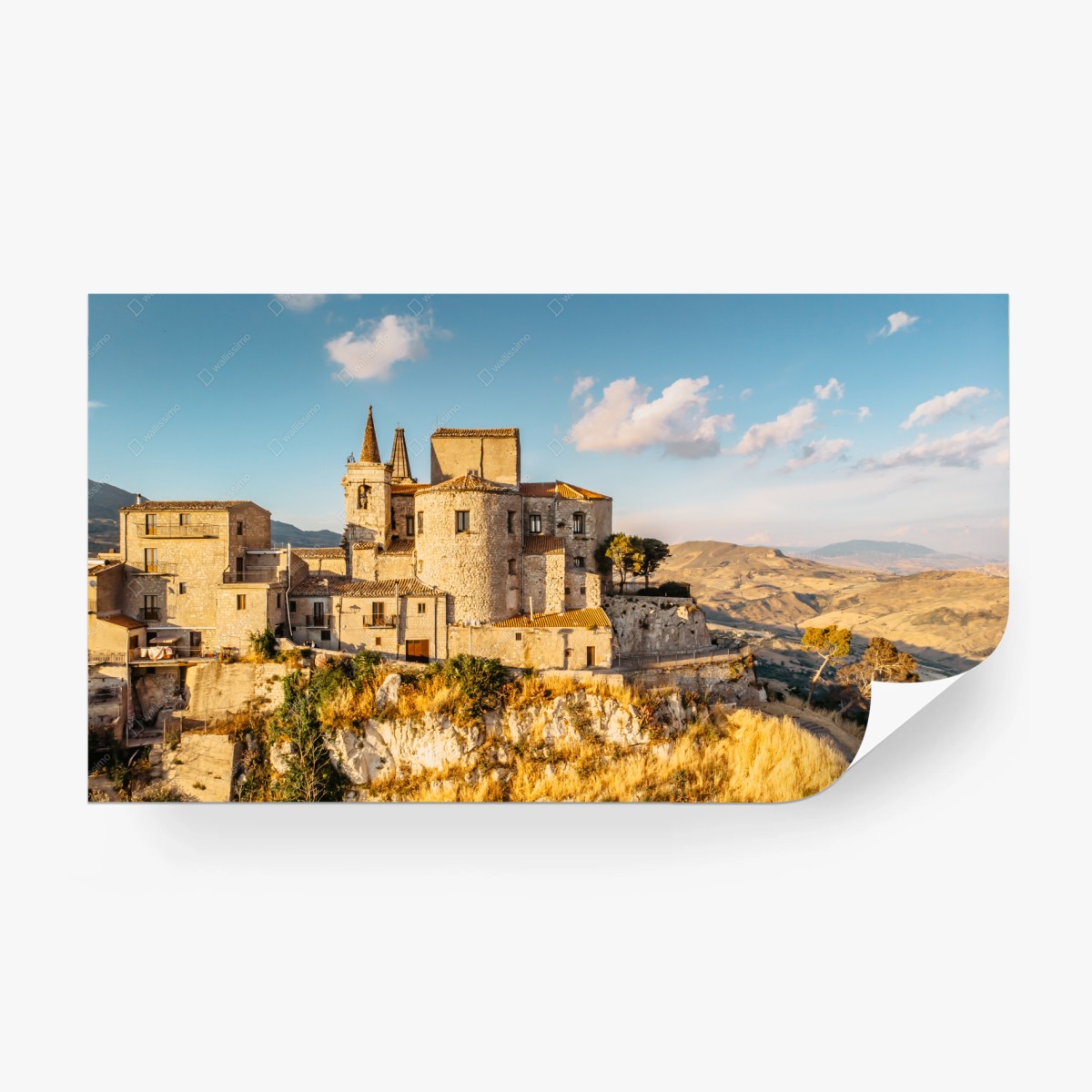Carta da parati borgo medievale arroccato sul dirupo al tramonto • Wallissimo®