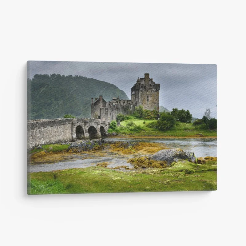 Quadro su tela silenzioso castello sulle acque verdeggianti