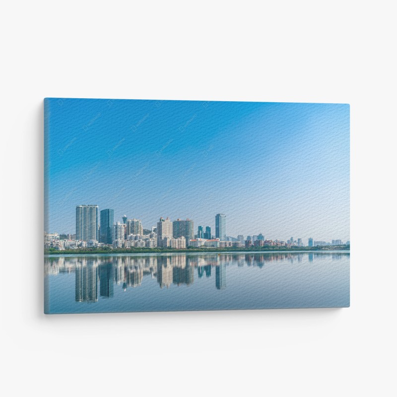Quadro su tela orizzonte urbano con riflessi sul lago