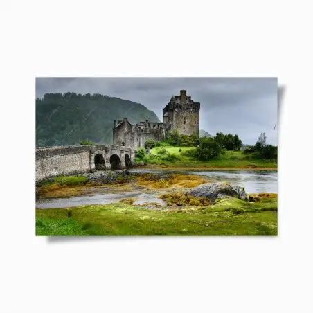 Poster silenzioso castello sulle acque verdeggianti • Wallissimo®