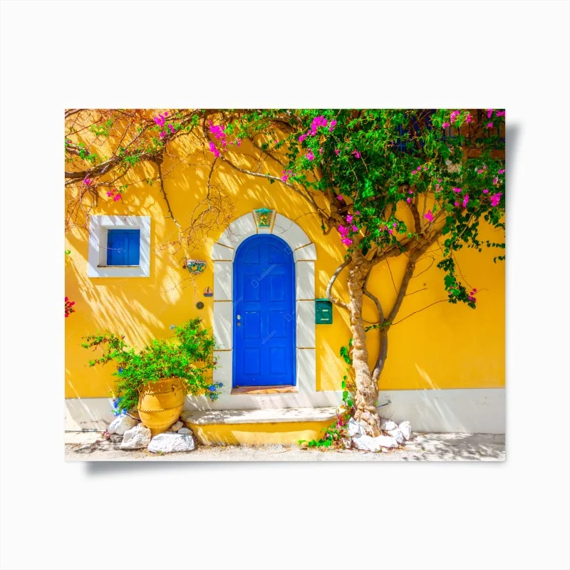 Poster porta ad arco blu su muro giallo di Assos, Kefalonia