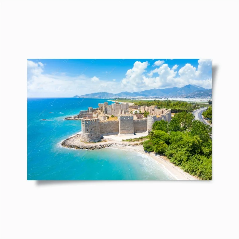 Poster fortezza sul mare turchese