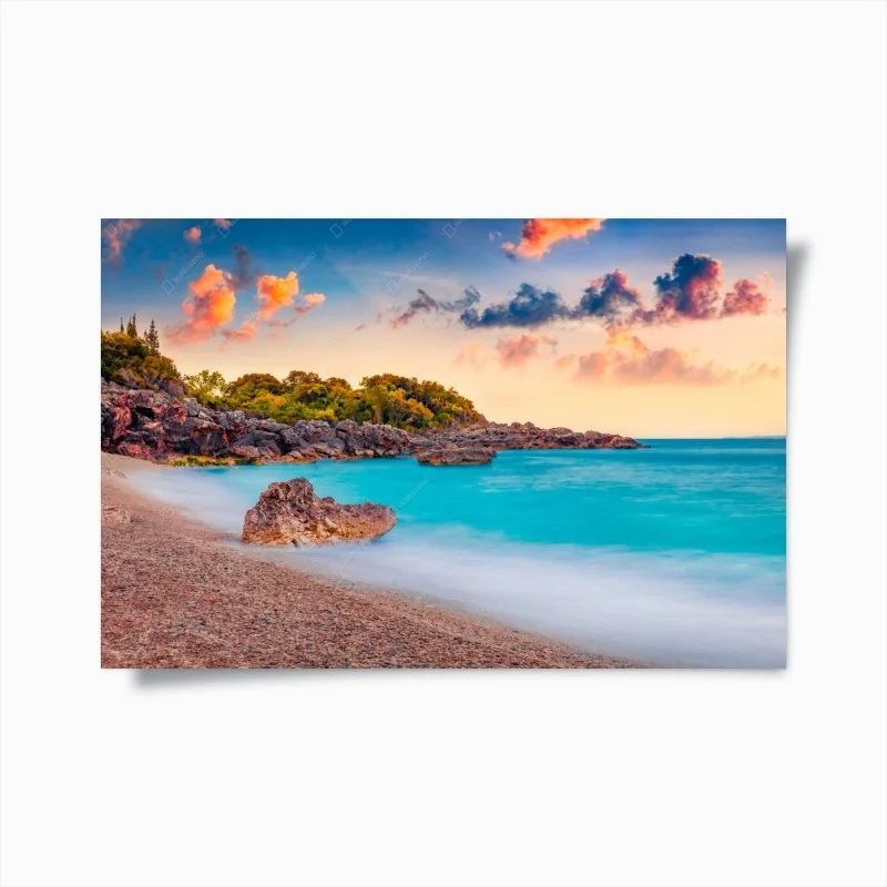 Poster alba spettacolare a Himare sulla costa dell'Adriatico