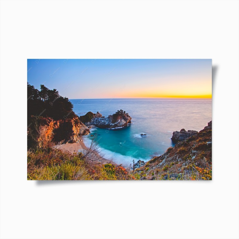 Poster baia rocciosa al tramonto