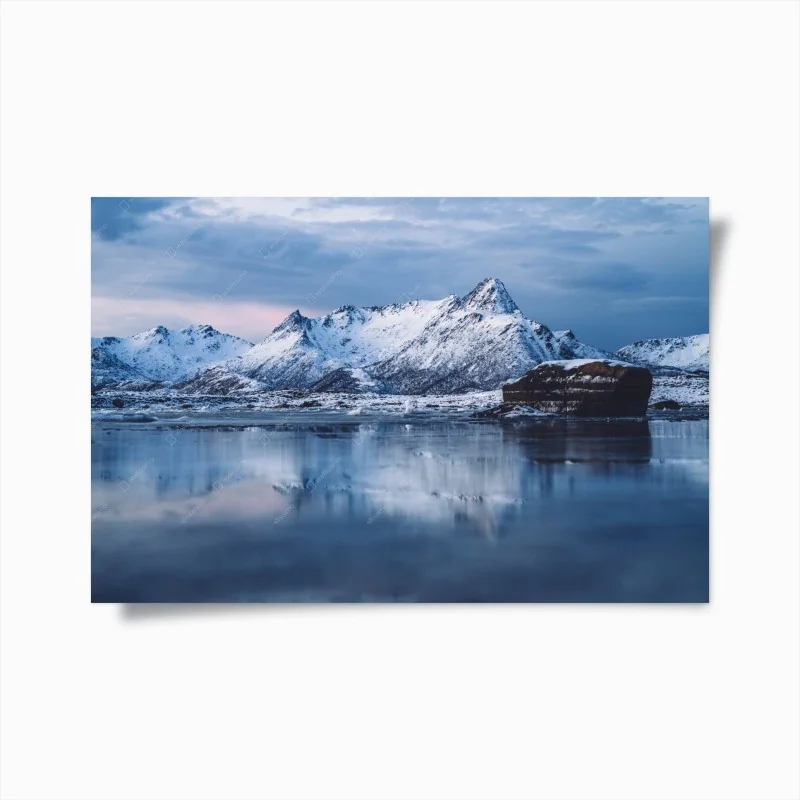 Poster panorama montano invernale con riflessi