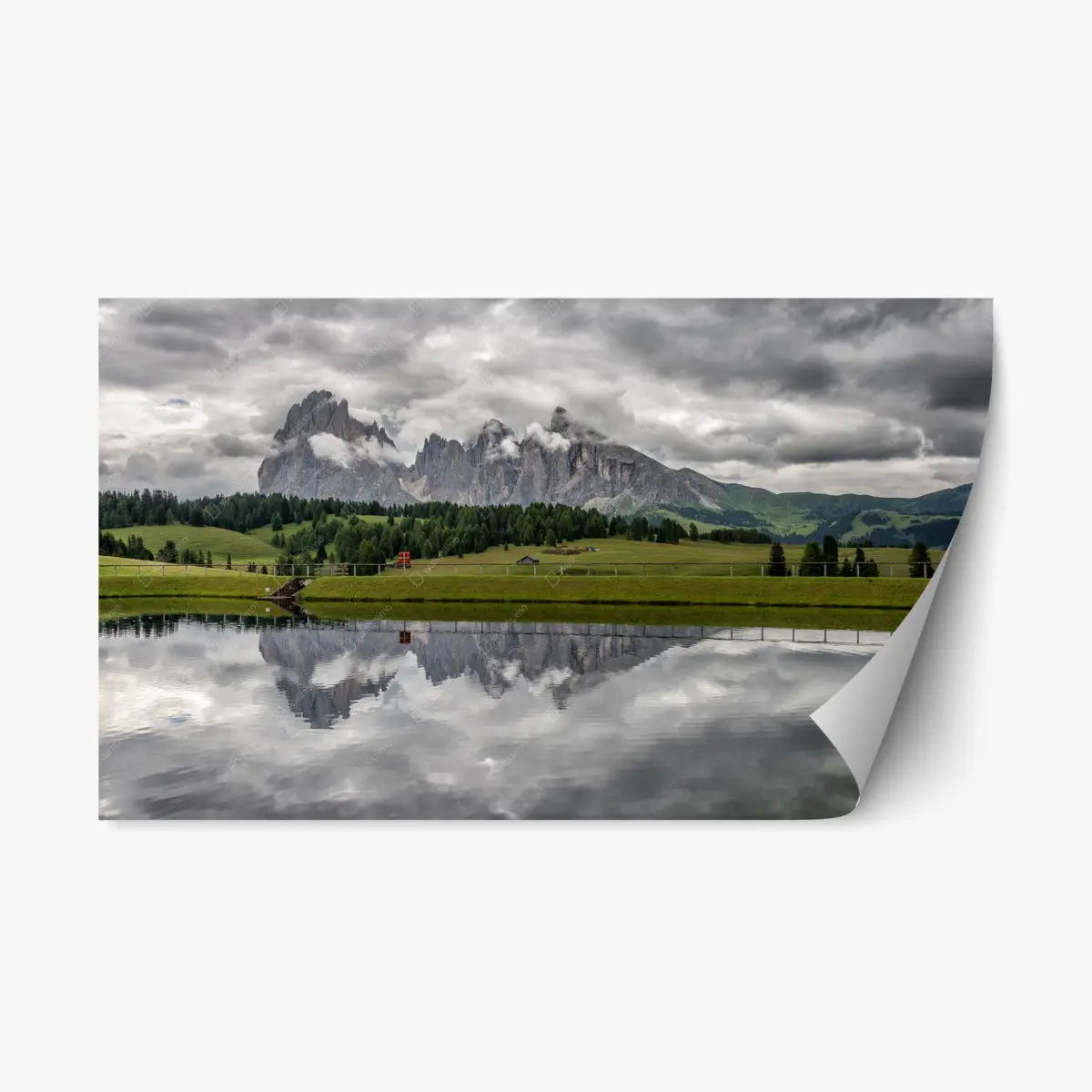 Adesivo riposizionabile Alpe di Siusi: riflessi delle Dolomiti sotto il cielo cupo • Wallissimo® Adesivo riposizionabile Alpe di Siusi: riflessi delle Dolomiti sotto il cielo cupo • Wallissimo®