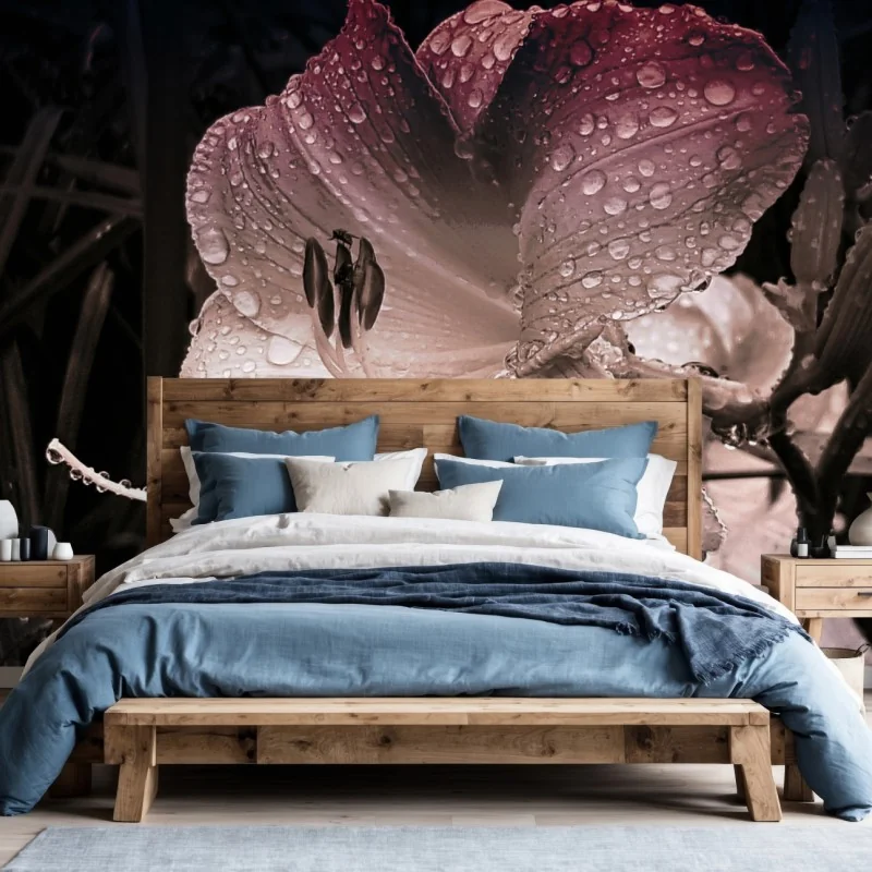 Carta da parati fiore con gocce di rugiada sui petali