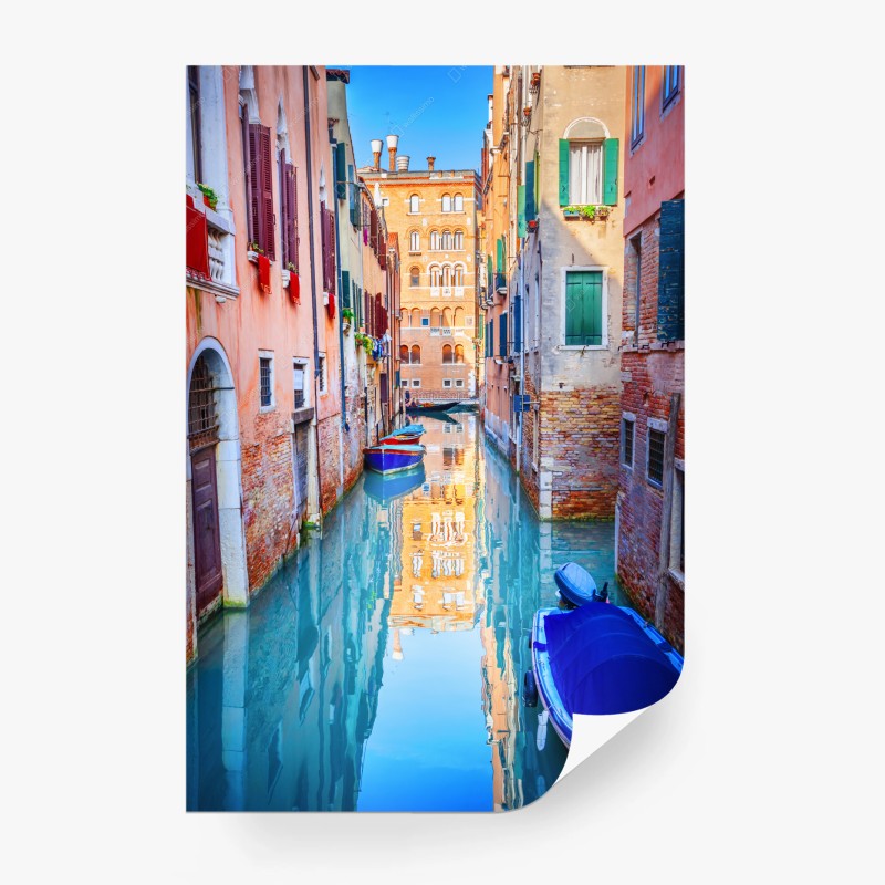 Carta da parati scorcio di Venezia sul canale con barche colorate