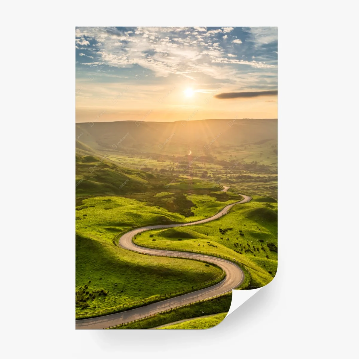 Carta da parati strada serpeggiante al tramonto sulle colline verdi • Wallissimo® Carta da parati strada serpeggiante al tramonto sulle colline verdi • Wallissimo®