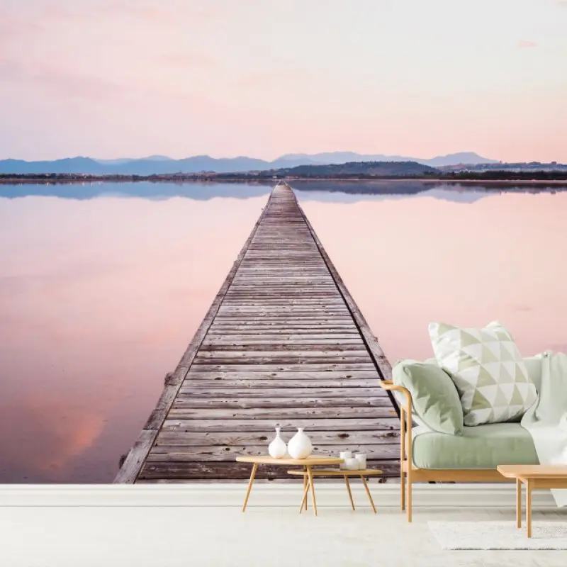 Carta da parati pontile al tramonto: vista prospettica sul lago • Wallissimo®