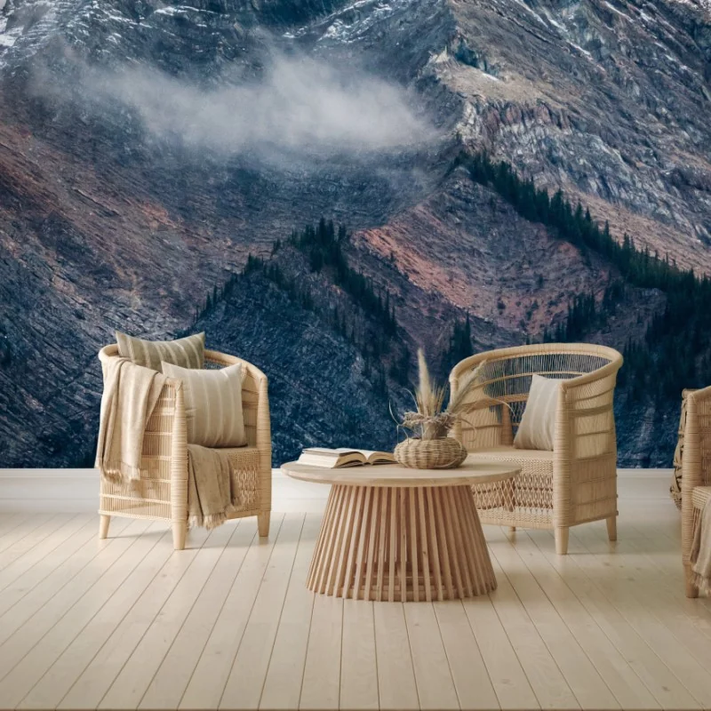 Carta da parati maestoso picco innevato tra rocce e nebbia