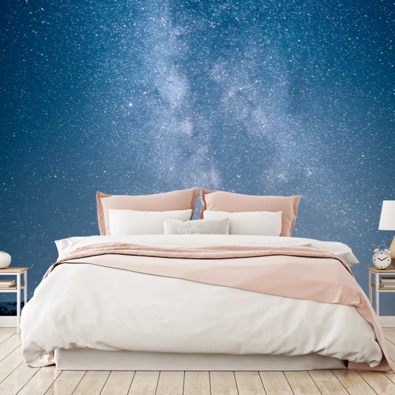 Carta da parati cielo della Via Lattea sopra montagne e fiume