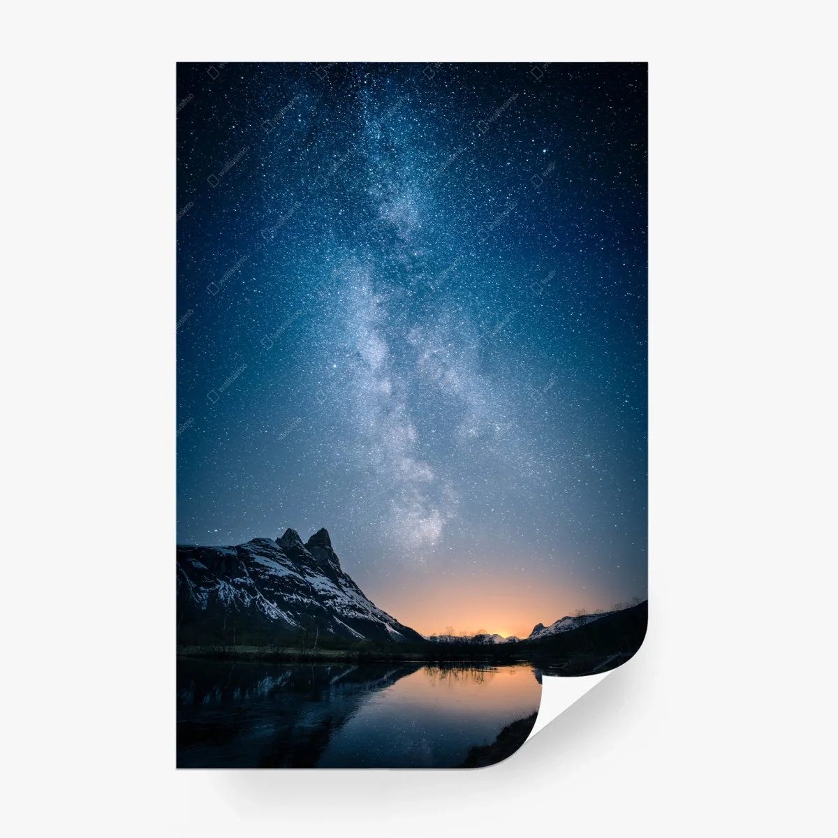 Carta da parati cielo della Via Lattea sopra montagne e fiume • Wallissimo® Carta da parati cielo della Via Lattea sopra montagne e fiume • Wallissimo®