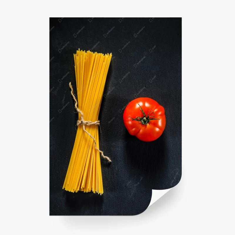 Carta da parati spaghetti e pomodoro su sfondo nero