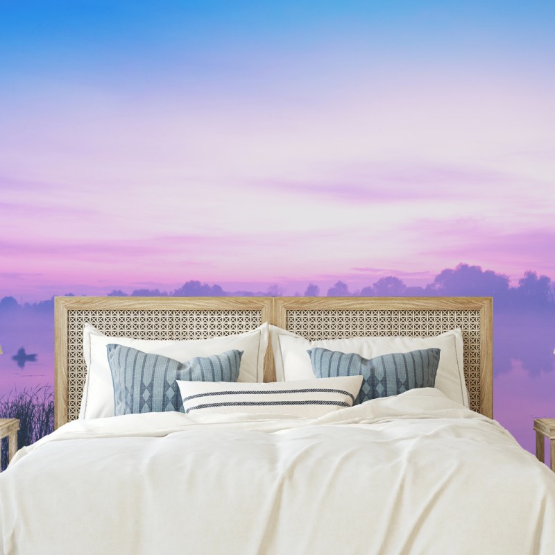 Carta da parati alba magica sul lago nebbioso