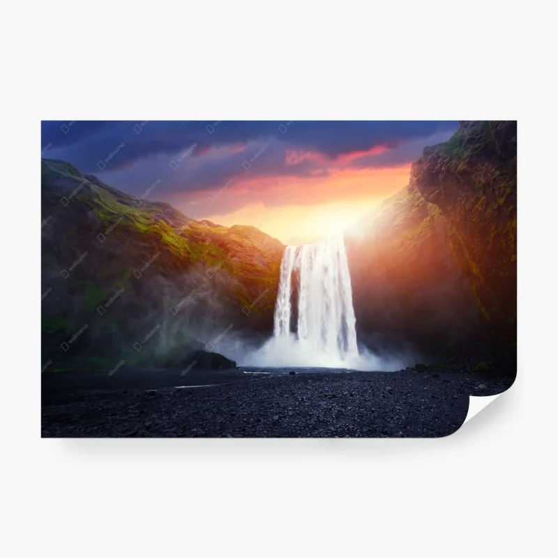 Carta da parati cascata al tramonto con luce dorata