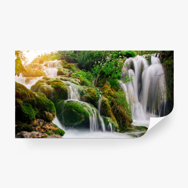 Carta da parati cascata incantata nel verde