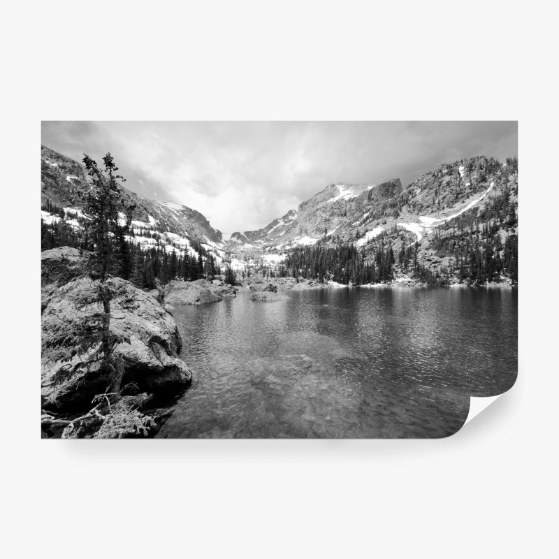 Carta da parati lago di montagna in bianco e nero